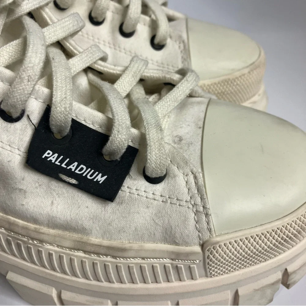 Palladium white revolt low textile sneakers lug sole women’s size 8‎ chunky Y2K